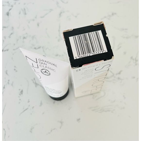 St. Tropez Gradual Tan Classic Daily Youth Boosting Cream Self Tanning Lotion - Picture 4 of 4